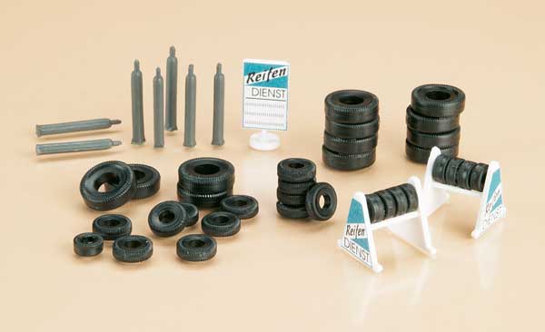 Tires with stand & gas cilinders<br /><a href='images/pictures/Auhagen/42590.jpg' target='_blank'>Full size image</a>